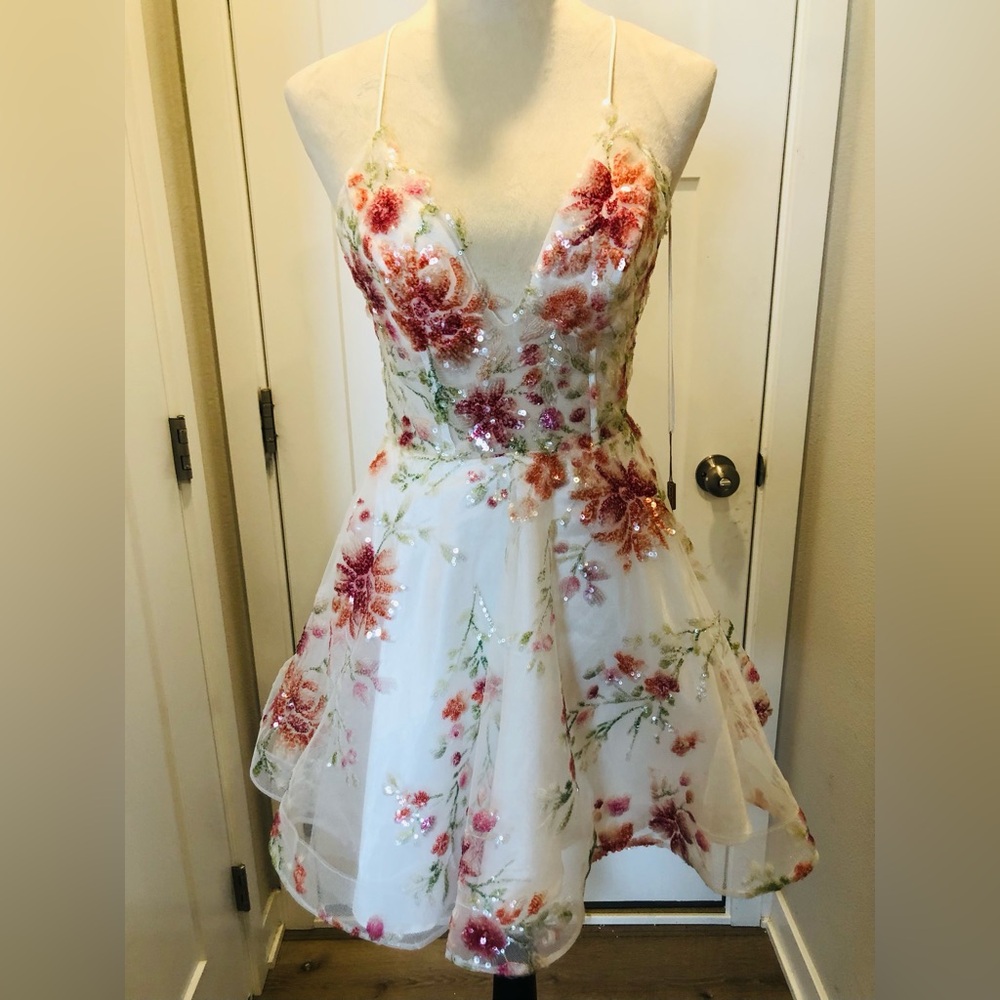 Embroidered Lace Deep V-Neck Open Criss Cross Back Short Cocktail Dress - Picture 7 of 9
